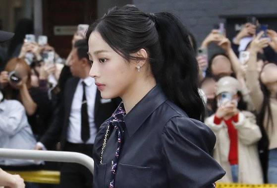뉴진스 민지가 23일 서울 성동구 한 매장에서 열린 패션브랜드 행사에 참석하고 있다. 뉴스1