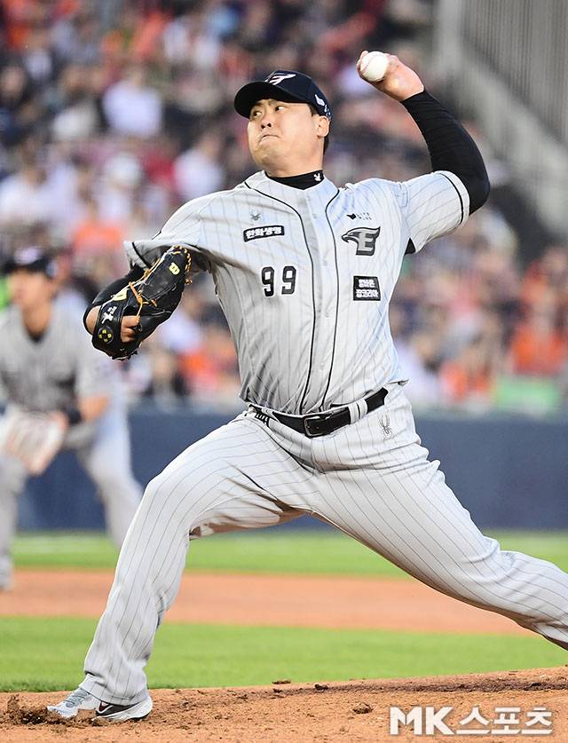 류현진은 24일 KT를 상대로 KBO 통산 100승을 정조준한다. 사진=김영구 기자