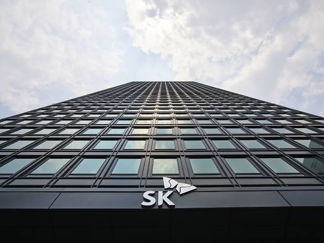 SK그룹 주요 계열사 최고경영자(CEO)들이 기업가치 제고 방안 등에 관해 이야기를 나눴다. 사진은 서울 종로구 SK 서린빌딩. /사진=SK이노베이션 제공