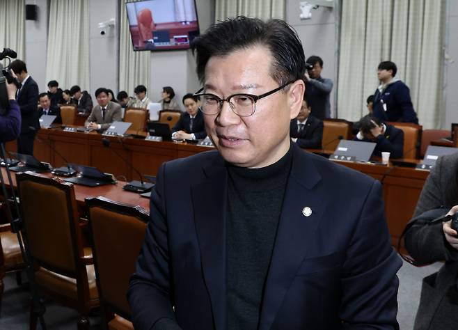 국민의힘이 다음달 1일 차기 원내대표 후보자 등록을 진행한 뒤 3일 오후 2시 국회에서 선출한다. 사진은 이양수 국민의힘 원내대표 선출 선거관리위원장이 지난 1월23일 서울 여의도 국회에서 열린 운영위원회 전체회의에서 퇴장하는 모습. /사진=뉴스1