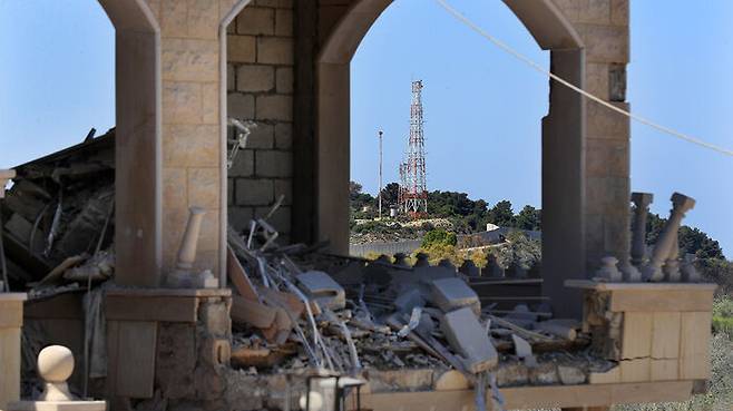지난 17일 이스라엘의 공습으로 파괴된 레바논 남부