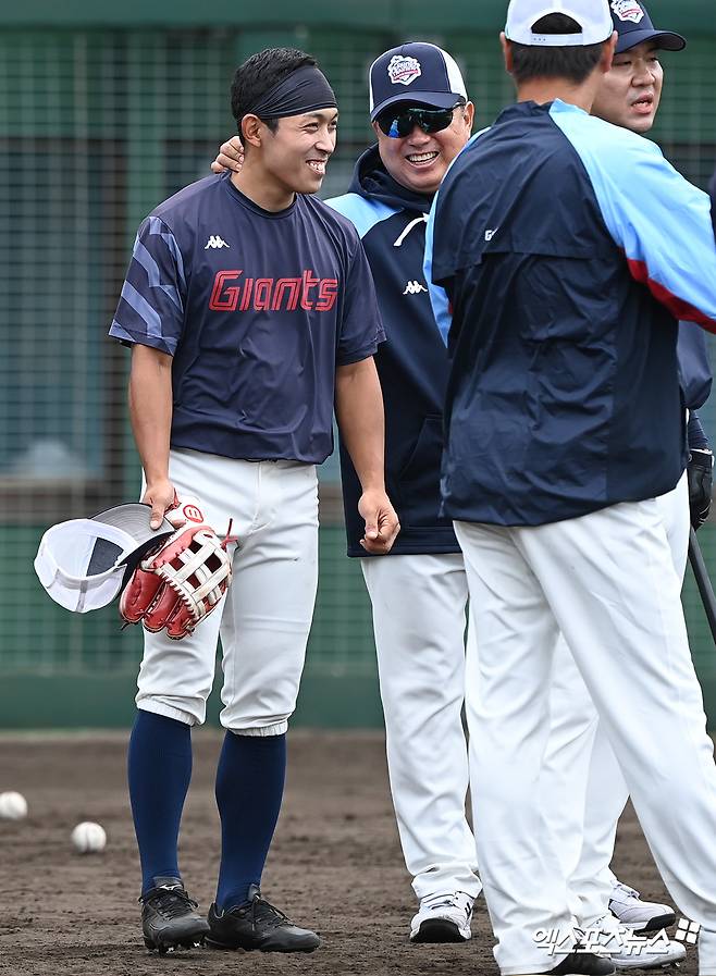 롯데 자이언츠 외야수 황성빈. 지난 21일 KT 위즈와 더블헤더 1, 2차전에서 3개의 홈런을 쳐내며 팀의 3연승을 이끌었다. 최근 선발 좌익수로 꾸준히 출전 기회를 얻고 있다. 사진 엑스포츠뉴스 DB