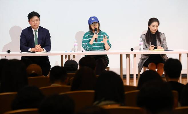 그룹 뉴진스의 소속사 어도어 민희진 대표가 25일 서울 서초구 한국컨퍼런스센터에서 하이브 경영권 탈취 시도와 관련한 배임 의혹에 긴급기자회견을 갖고 있다. (사진=뉴스1)