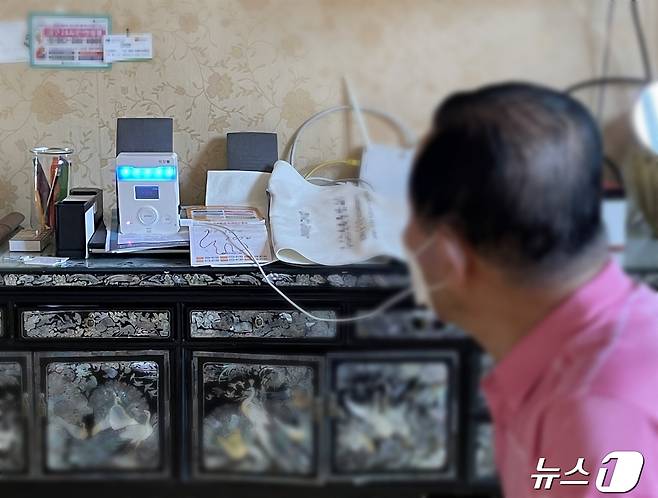 천안시는 저소득 독거노인에게 LED초인종과 리모컨 도어락을 보급한다..(사진은 기사 내용과 무관함) / 뉴스1