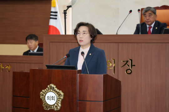 지난 24일 서천군의회 김아진 부의장이 5분발언을 통해 집행부의 소통문화의 개선을 촉구하고 상생방안을 제시했다. 서천군의회 제공