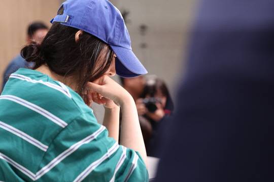 민희진 어도어 대표가 25일 오후 서울 서초구 한국컨퍼런스센터에서 열린 입장 발표 기자회견에 참석해 있다. 연합뉴스