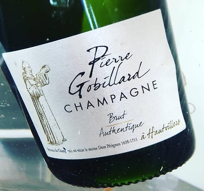 샴페인 피에르 고비야 브뤼 오던티크 돔 페리뇽 로고.&nbsp; 최현태 기자