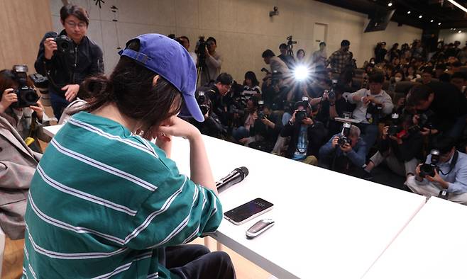 민희진 어도어 대표가 25일 서울 서초구 한국컨퍼런스센터에서 기자회견을 하고 있다. 남정탁 기자