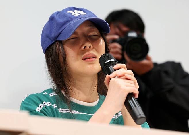 민희진 어도어 대표가 25일 서울 서초구 한국컨퍼런스센터에서 입장을 밝히는 기자회견을 하고 있다.