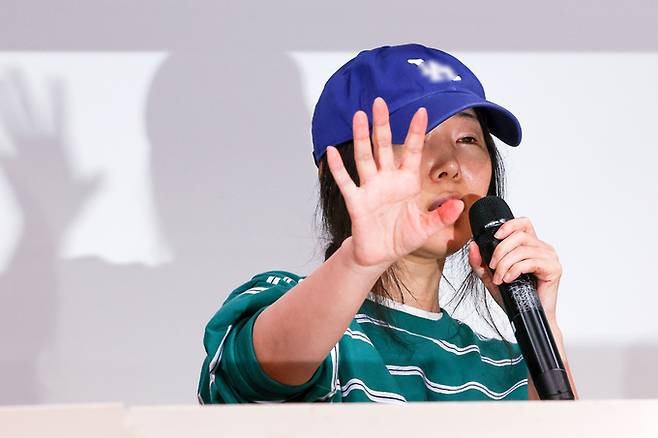 민희진 어도어 대표가 25일 서울 서초구 한국컨퍼런스센터에서 열린 입장 발표 기자회견에 참석해 있다. 연합뉴스