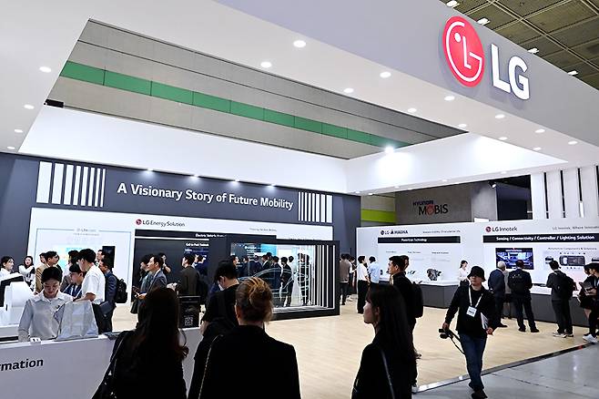 EVS37에 통합 전시관으로 참가한 LG. 김학수 기자