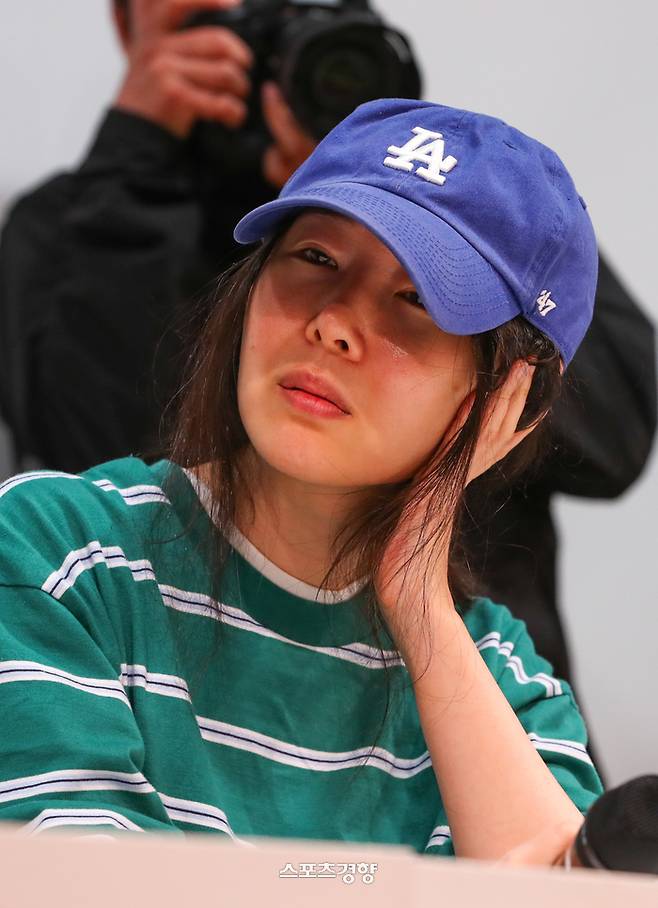 경영권 탈취 의혹을 받고 있는 하이브 산하 레이블 어도어의 민희진 대표가 25일 서울 강남 한국컨퍼런스센터에서 관련 사안에 대해 기자회견을 하고 있다. 2024.4.25 이준헌 기자