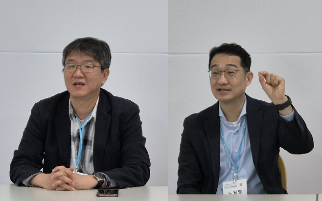 25일 제주국제컨벤션센터(ICC-JEJU)에서 열린 대한화학공학회 봄 학술대회에서 한재현 성균관대 반도체융합공학과 교수(왼쪽)과 노용영 포스텍 화학공학과 교수가 인터뷰 질문에 답변하고 있다. 제주=박정연 기자 hesse@donga.com