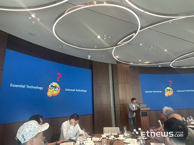 도흥국 이터너스 대표가 25일 서울 강남구 파크 하얏트 서울에서 개최한 원천 특허 설명회에서 발언하고 있다.