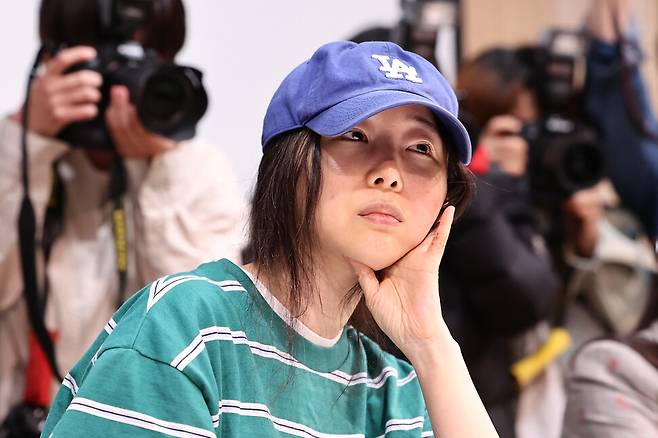 민희진 어도어 대표가 25일 오후 서울 서초구 한국컨퍼런스센터에서 열린 입장 발표 기자회견에 참석해 발언하고 있다. 연합뉴스