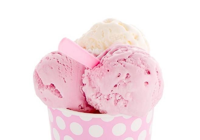 아이스크림을 먹을 때는 성에가 끼지 않은 제품을 선택하고, 통에 든 아이스크림을 먹을 때는 먹을 만큼만 덜어서 먹는 게 안전하다./사진=클립아트코리아