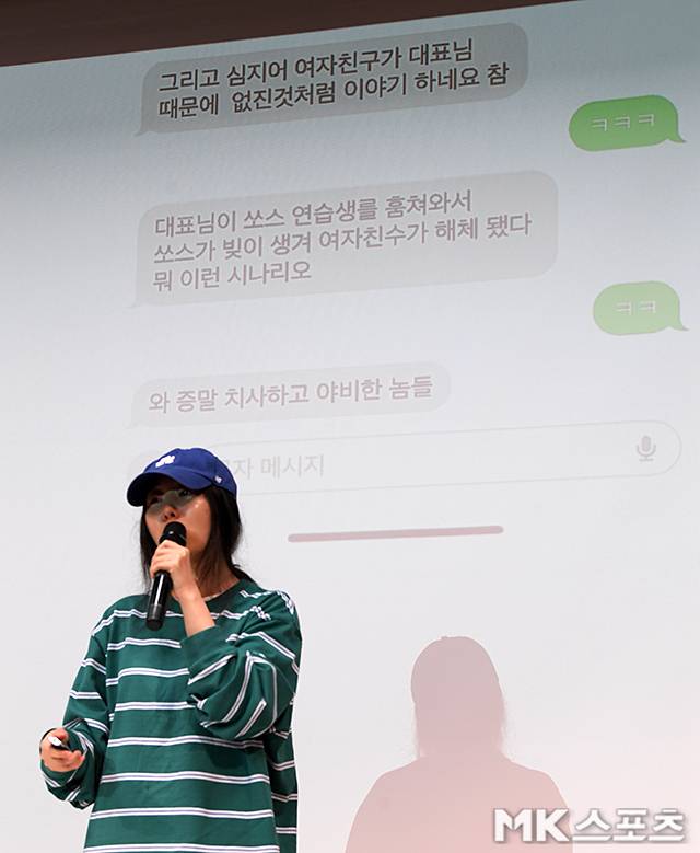 ‘경영권 찬탈’과 이번 기자회견에서 주목 받은 부분은 ‘향후 뉴진스의 행방’이었다. 하이브와 어도어 사이 내홍이 격화되는 가운데, ‘소속사 분쟁’과 상관없이 뉴진스의 컴백 플랜은 예정대로 진행될 예정이다. / 사진 = 천정환 기자