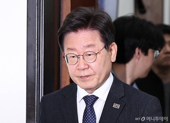 (서울=뉴스1) 구윤성 기자 = 이재명 더불어민주당 대표가 26일 오전 서울 여의도 국회에서 열린 최고위원회의에 참석하고 있다. 2024.4.26/뉴스1  Copyright (C) 뉴스1. All rights reserved. 무단 전재 및 재배포,  AI학습 이용 금지. /사진=(서울=뉴스1) 구윤성 기자
