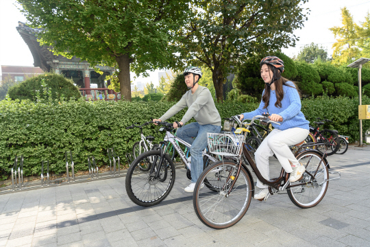 양천구 주민들이 자전거를 타고 주행 중이다.양천구청 제공