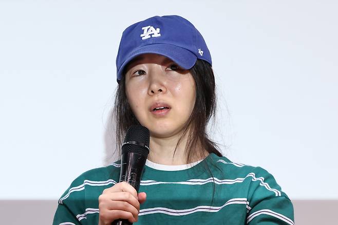 민희진 어도어 대표가 25일 오후 서울 서초구 한국컨퍼런스센터에서 열린 입장 발표 기자회견에서 발언하고 있다. [연합]