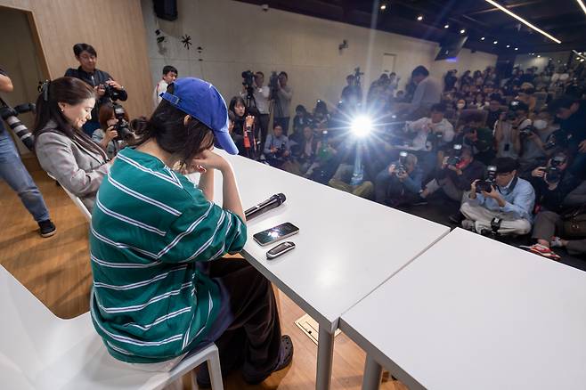 민희진 어도어 대표가 25일 오후 서울 서초구 한국컨퍼런스센터에서 열린 입장 발표 기자회견에 참석해 있다. [연합]