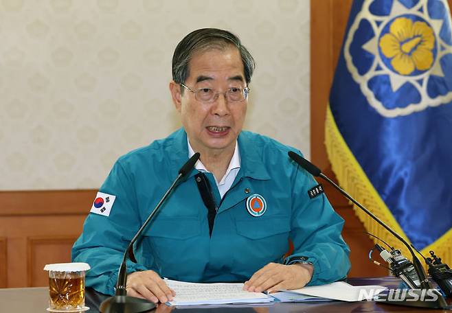 [서울=뉴시스] 배훈식 기자 = 한덕수 국무총리가 26일 오후 서울 종로구 정부서울청사에서 열린 의사집단행동 중앙재난안전대책본부 회의에서 발언하고 있다. 2024.04.26. dahora83@newsis.com