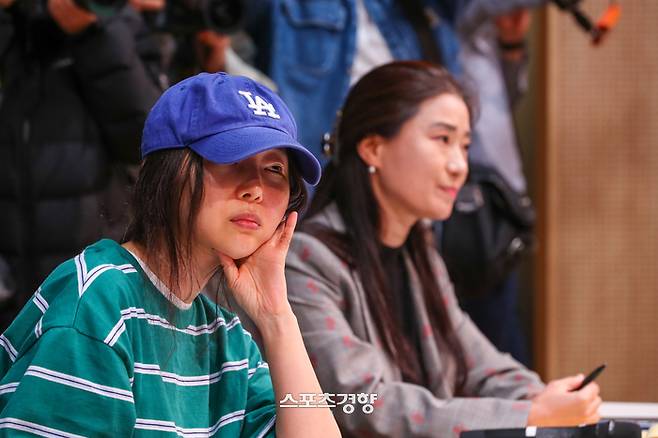 경영권 탈취 의혹을 받고 있는 하이브 산하 레이블 어도어의 민희진 대표가 25일 서울 강남 한국컨퍼런스센터에서 관련 사안에 대해 기자회견을 하고 있다. 2024.4.25 이준헌 기자