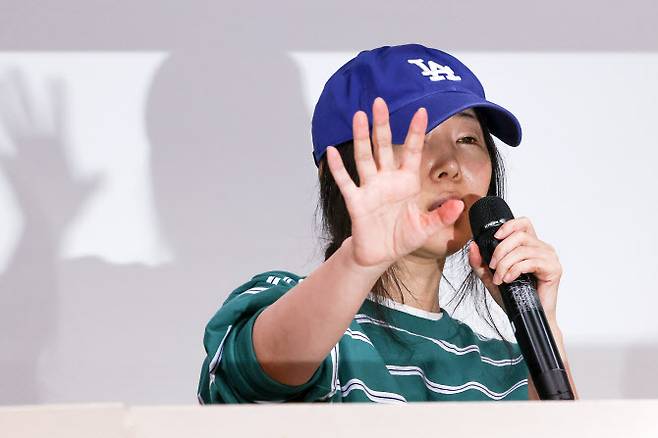 민희진 어도어 대표가 25일 오후 서울 서초구 한국컨퍼런스센터에서 열린 입장 발표 기자회견에 참석해 있다. (사진= 연합뉴스)