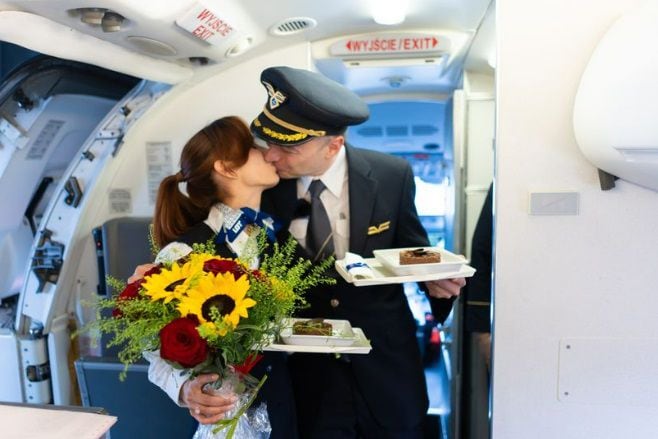 한크와 파울라가 키스를 하고 있다. /폴란드 항공 페이스