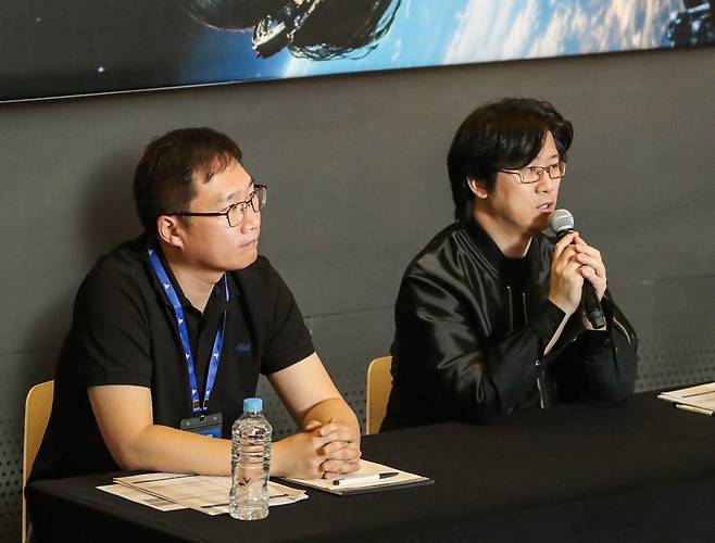 시프트업 김형태 대표(오른쪽) 이동기 테크니컬 디렉터(왼쪽) (사진=게임동아)
