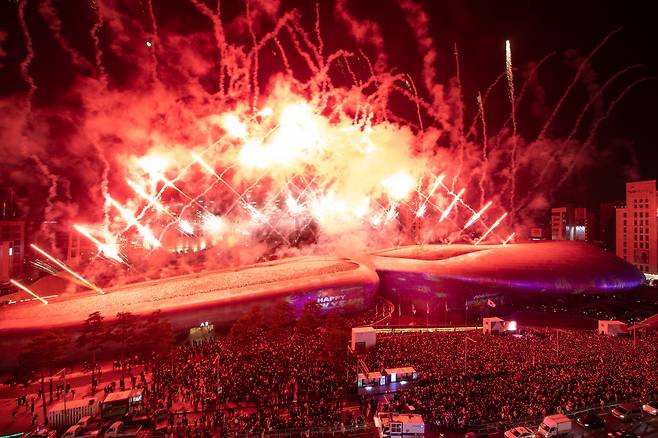 Fireworks are set off during the Dongdaemun Design Plaza's New Year's Eve countdown event, which took place for the first time in December 2023. (Seoul Design Foundation)