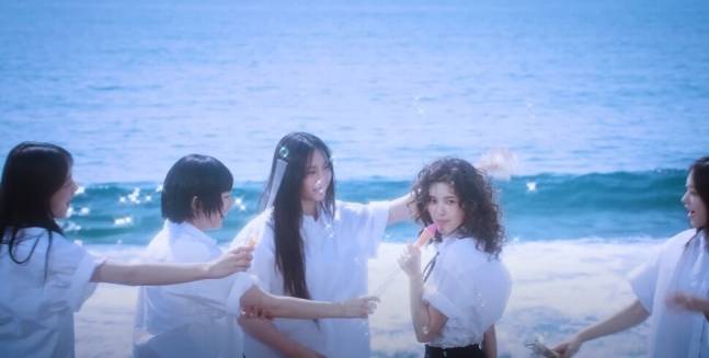뉴진스 '버블검' 뮤직비디오. /사진=유튜브 갈무리