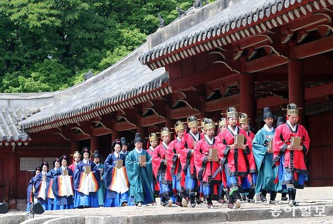 궁중문화축전행사의 하나인 창작 공연 ‘묘현, 왕후의 기록‘이 28일 서울 종로구 종묘에서 진행되고 있다.