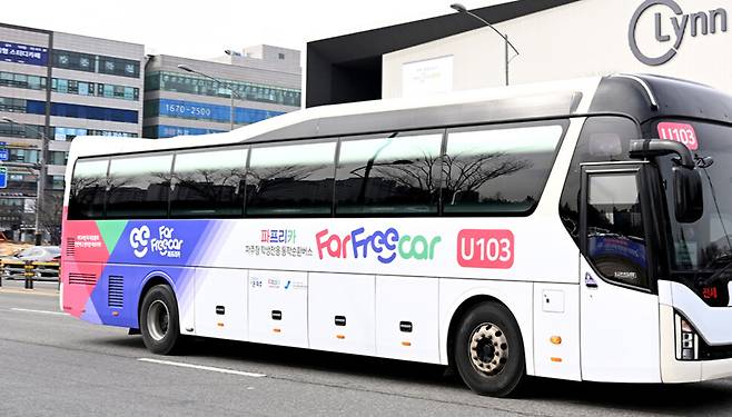 올해 3월부터 경기도 파주시에서 운행 중인 학생 전용 통합버스 ‘파프리카’의 모습. 파주시 제공