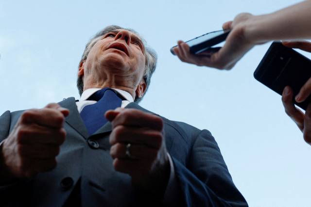 토니 블링컨 미국 국무장관이 3월 22일 이스라엘 텔아비브국제공항을 떠나기 전 언론과 인터뷰하고 있다. 로이터연합뉴스