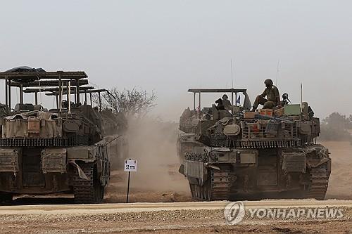 가자지구 라파 인근 이스라엘 국경의 이스라엘군 탱크 [EPA=연합뉴스]