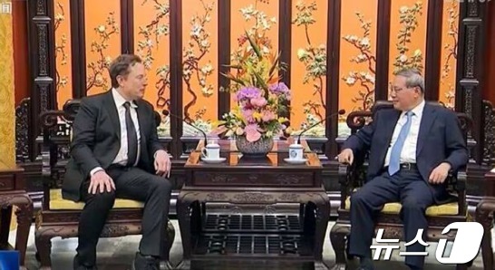 머스크가 중국 리창 총리는 만나는 모습 - 머스크 X 갈무리