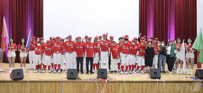 광주 동구 E ·T 야구단의 모습. (광주 동구 제공)/뉴스1