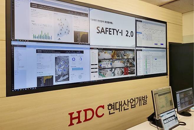HDC현대산업개발은 안전관리부문 디지털 전환(DX)의 강화를 위해 지난해 12월 SAFETY-I 2.0을 오픈하고 올해부터 전 현장 디지털 기반의 스마트 건설안전기술 고도화에 돌입했다.ⓒHDC현대산업개발