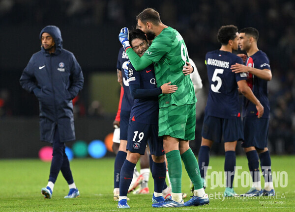 사진=게티이미지. 리그앙 챔피언에 오른 PSG. 이번 우승은 구단에 남다른 의미를 가져왔다. 바로 구단 역사상 50번째 트로피가 된 것. 이강인 역시 역사의 순간을 함게 했다. 이강인은 현재까지 컵 대회 포함 31경기에서 4골 4어시스트를 올리고 있으며 트로페 데 샹피옹에선 득점까지 기록하며 우승에 일조했다.