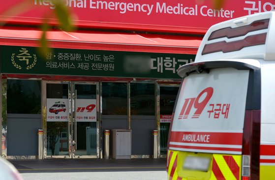 28일 대전의 한 대학병원 응급의료센터에 응급환자를 실은 119구급대 차량이 도착해 있다. 프리랜서 김성태