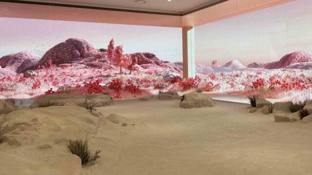 거대한 창을 통해 꽃이 피어나는 아름다운 사막을 만날 수 있는 ‘플로럴 데저트’. 인스파이어 제공