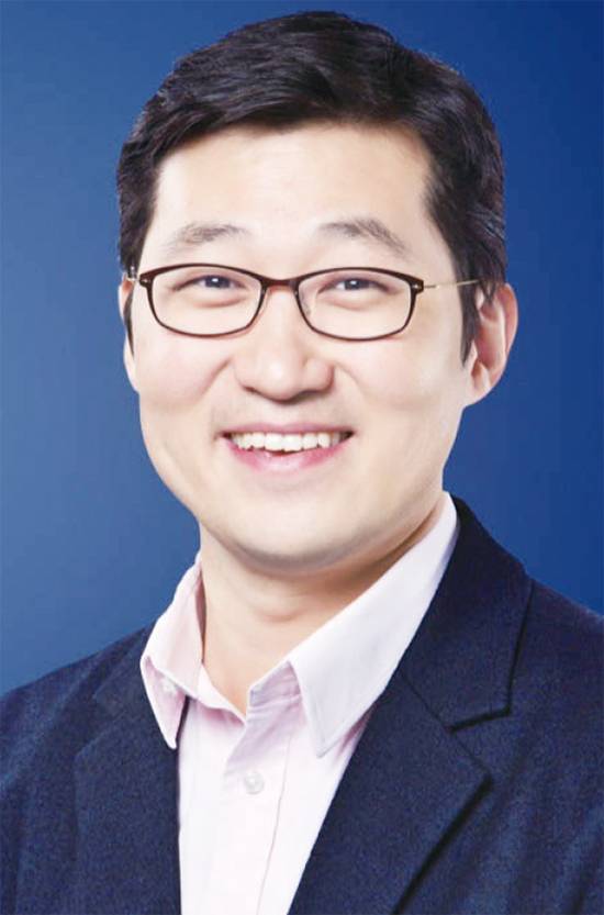 1978년생/ 하버드대 경영대학원/ 미국 보스턴컨설팅그룹(BCG)/ 2010년 쿠팡 창업/ 쿠팡Inc 의장(현)