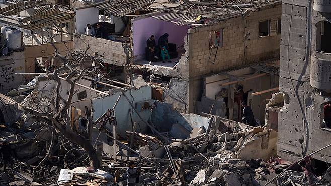 이스라엘의 공습으로 파괴된 가자지구 라파의 건물들