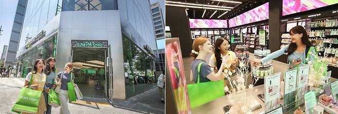 최근 ‘올리브영 홍대타운’을 오픈한 CJ올리브영이 서울 홍대를 ‘제2의 K-뷰티 특구’로 육성한다. ‘올리브영 홍대타운’ 입구를 
지나고 있는 고객들(왼쪽)과 2층 프래그런스바에서 향수 시향을 하고 있는 고객들. 사진제공｜CJ올리브영