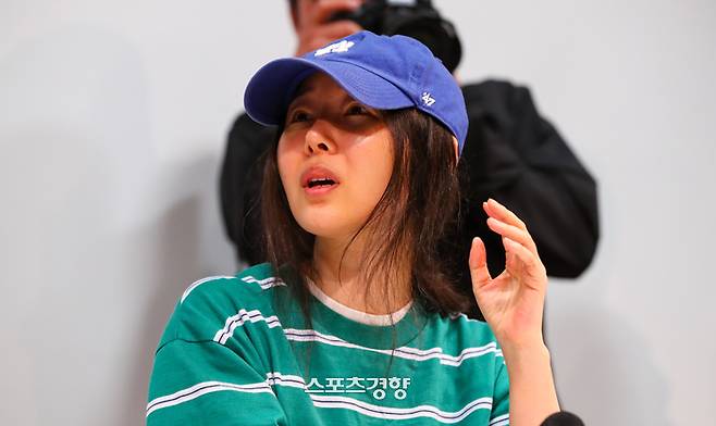 경영권 탈취 의혹을 받고 있는 하이브 산하 레이블 어도어의 민희진 대표가 25일 서울 강남 한국컨퍼런스센터에서 관련 사안에 대해 기자회견을 하고 있다. 이준헌 기자