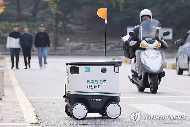 캠퍼스 누비는 주소 기반 배송 로봇 (서울=연합뉴스) 김주성 기자