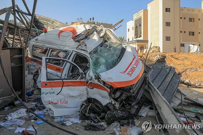 지난 2월 팔레스타인 가자지구 칸유니스의 한 병원에 파괴된 구급차가 모인다. 
[신화 연합뉴스 자료사진. 재판매 및 DB 금지]