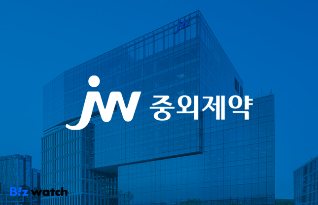JW중외제약의 고함량 철분 주사제인 '페린젝트주'가 출시 13년만에 건강보험 급여 날개를 달게 됐다.