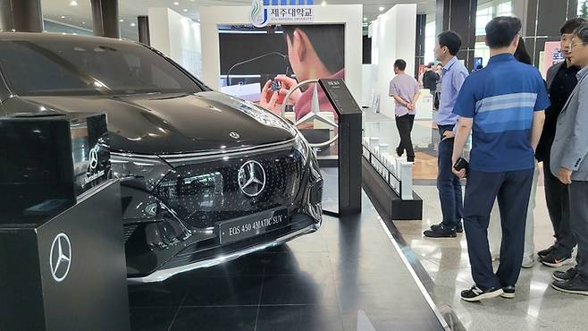 제11회 국제e-모빌리티엑스포에서 전기차 시승행사가 열렸다.